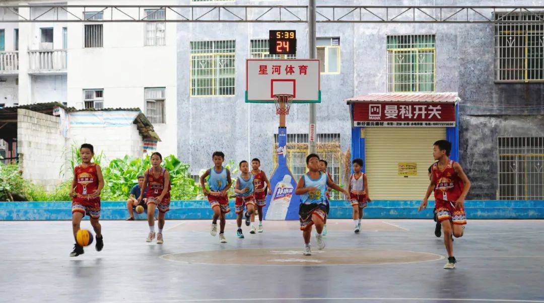 包含竞技场上的风起云涌，球员们斗志昂扬的词条