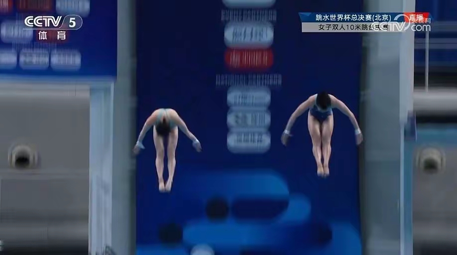 跳水选手完美发挥，夺得最佳成绩！