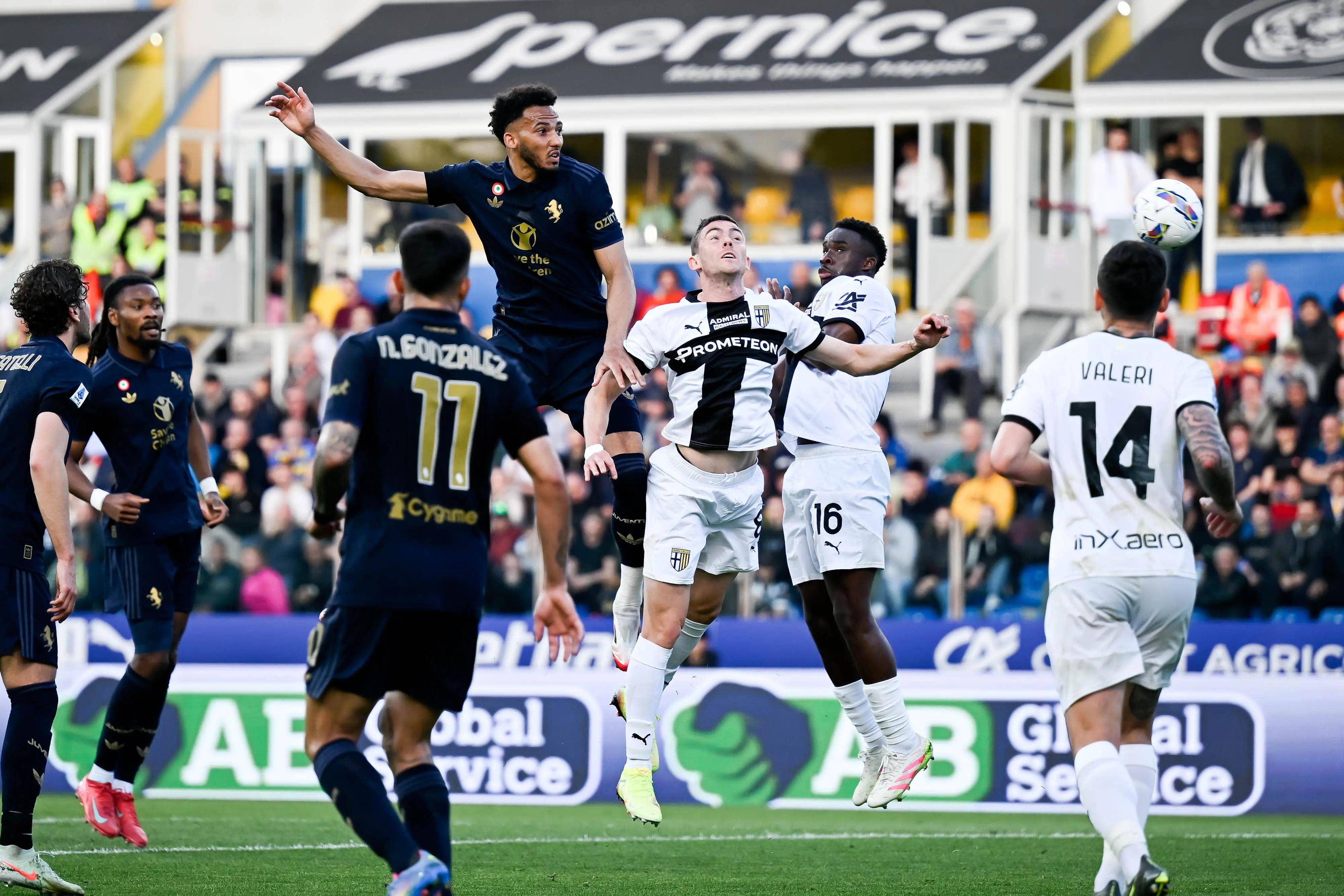 包含拉齐奥客场击败都灵，稳固前四位置的词条