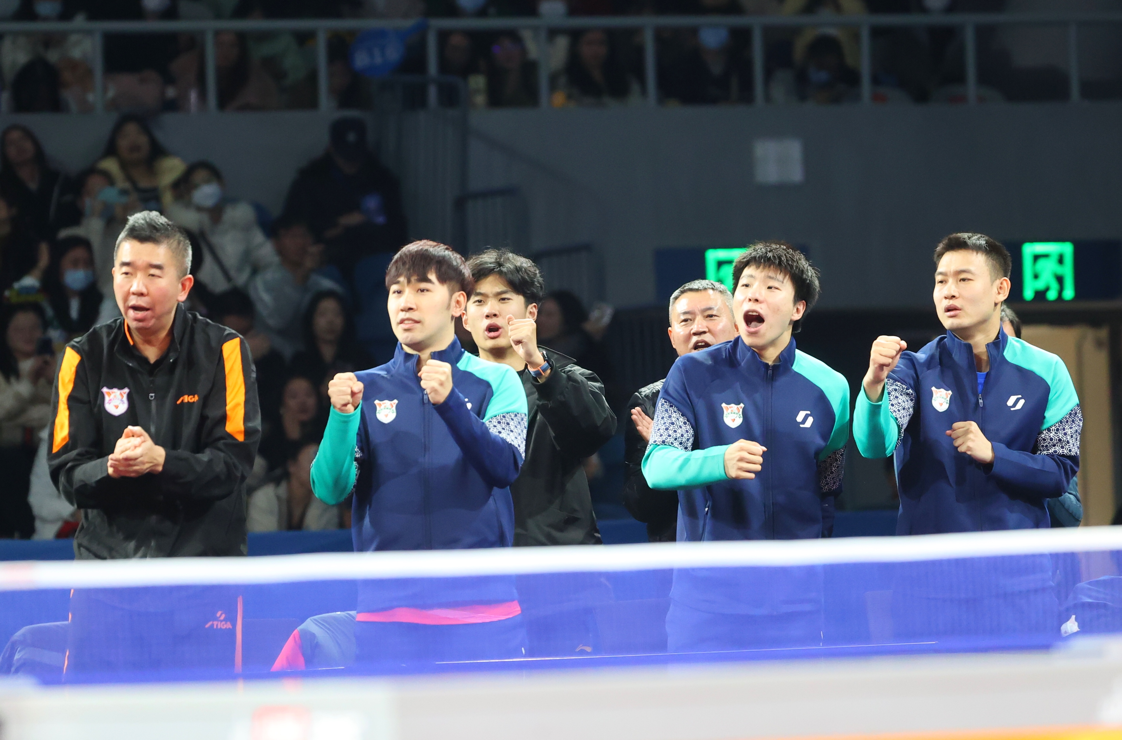 大连人对阵山东鲁能的精彩比赛