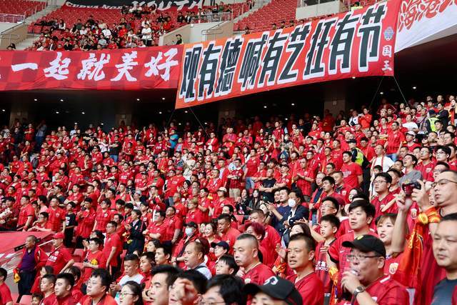 包含上港球迷集结:赛场挥旗呐喊,全力支持球队的词条 包含上港球迷集结:赛场挥旗呐喊,全力支持球队的词条