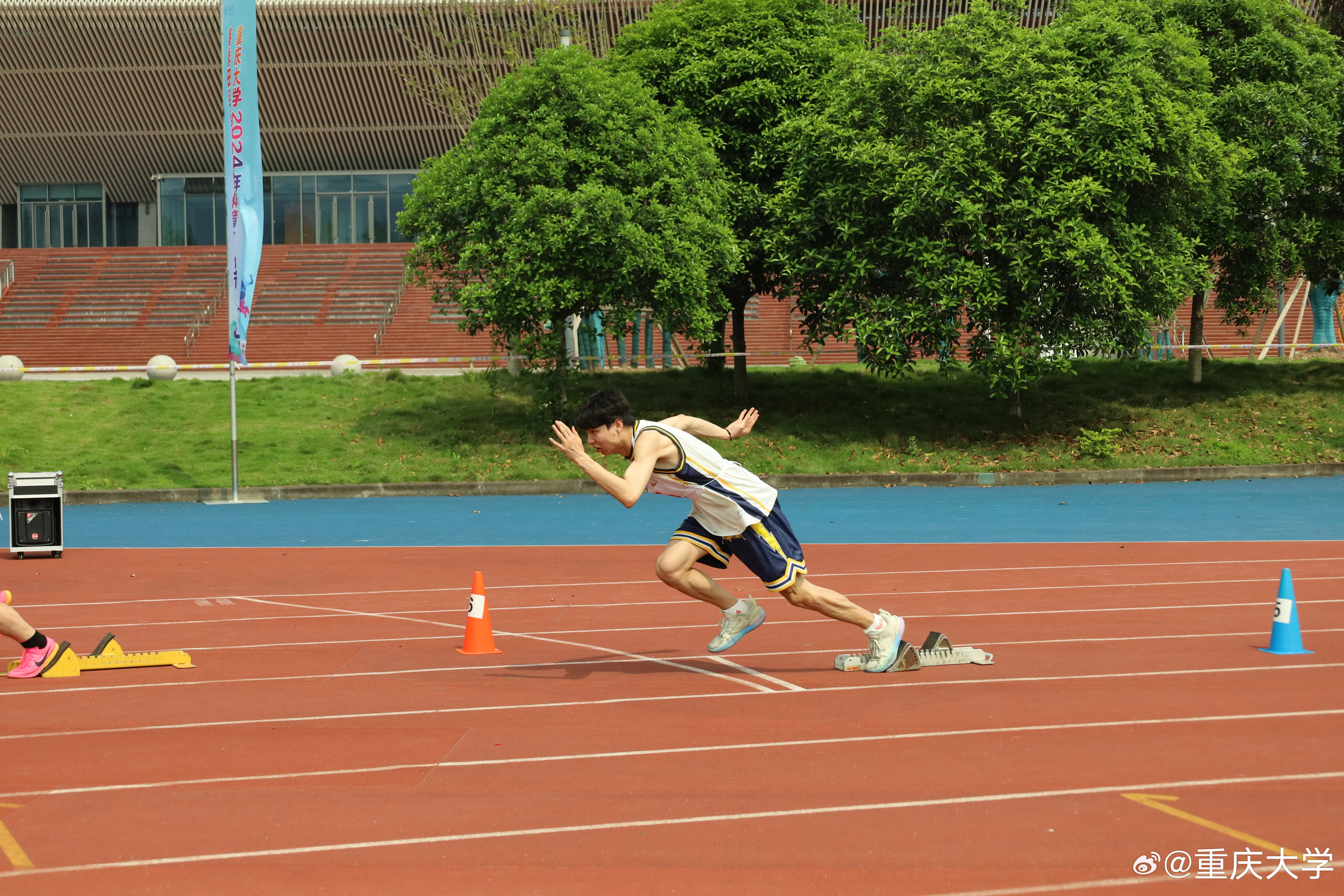 奮力拚搏!運動員全心投入戰鬥