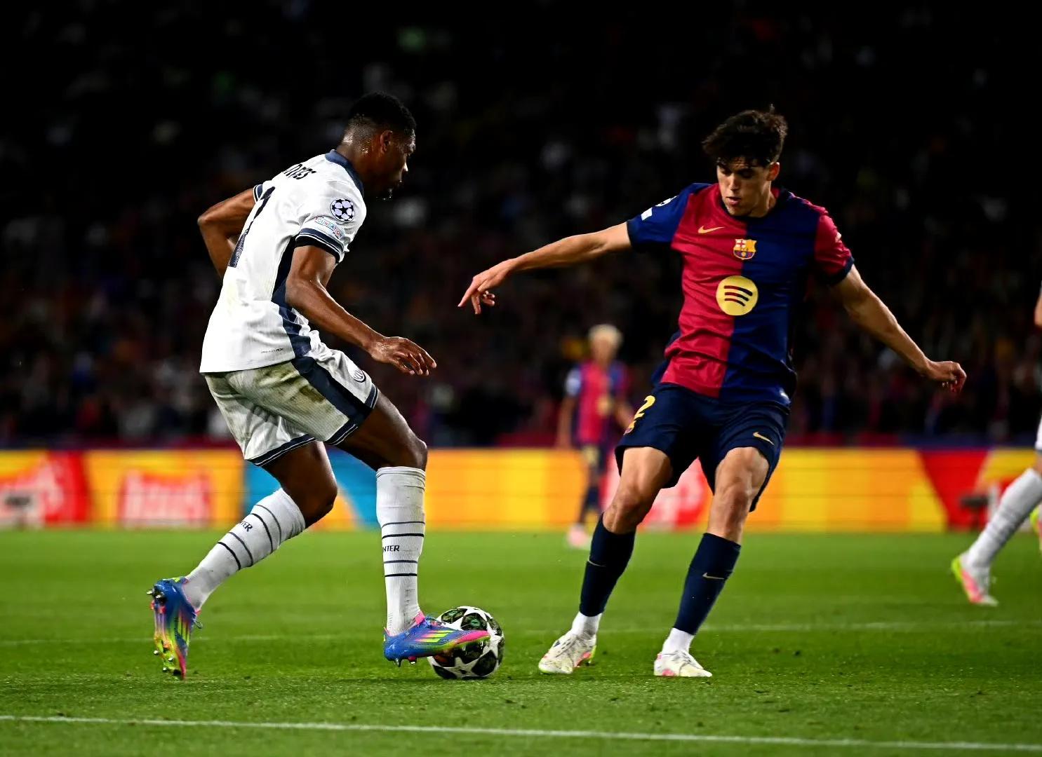 雷火电竞简介-莱比锡红牛险胜AC米兰，蒂亚戈点燃赛场