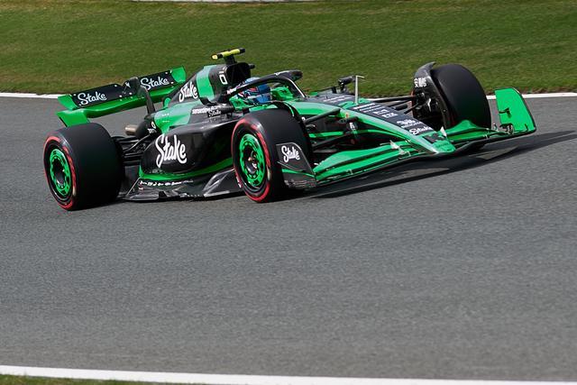 索伯车队逆转哈斯车队，勒克莱尔点燃赛场