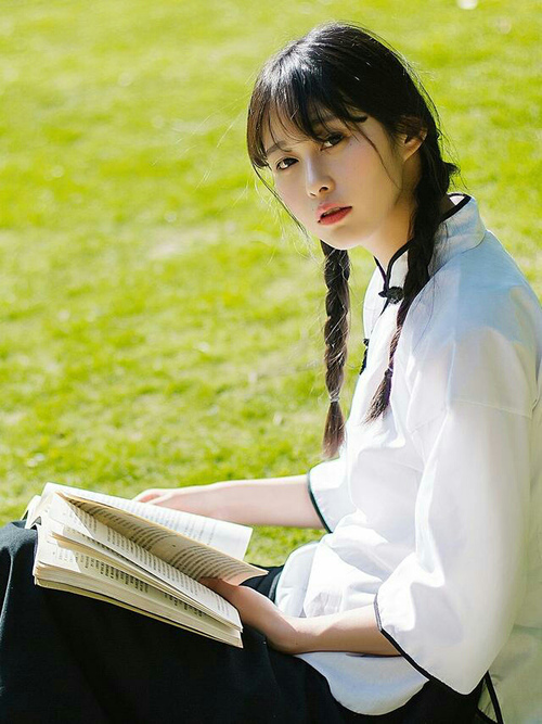 小巨人接管圣西罗！迪亚斯灵光破坚冰，AC米兰力克冰岛捍卫主场