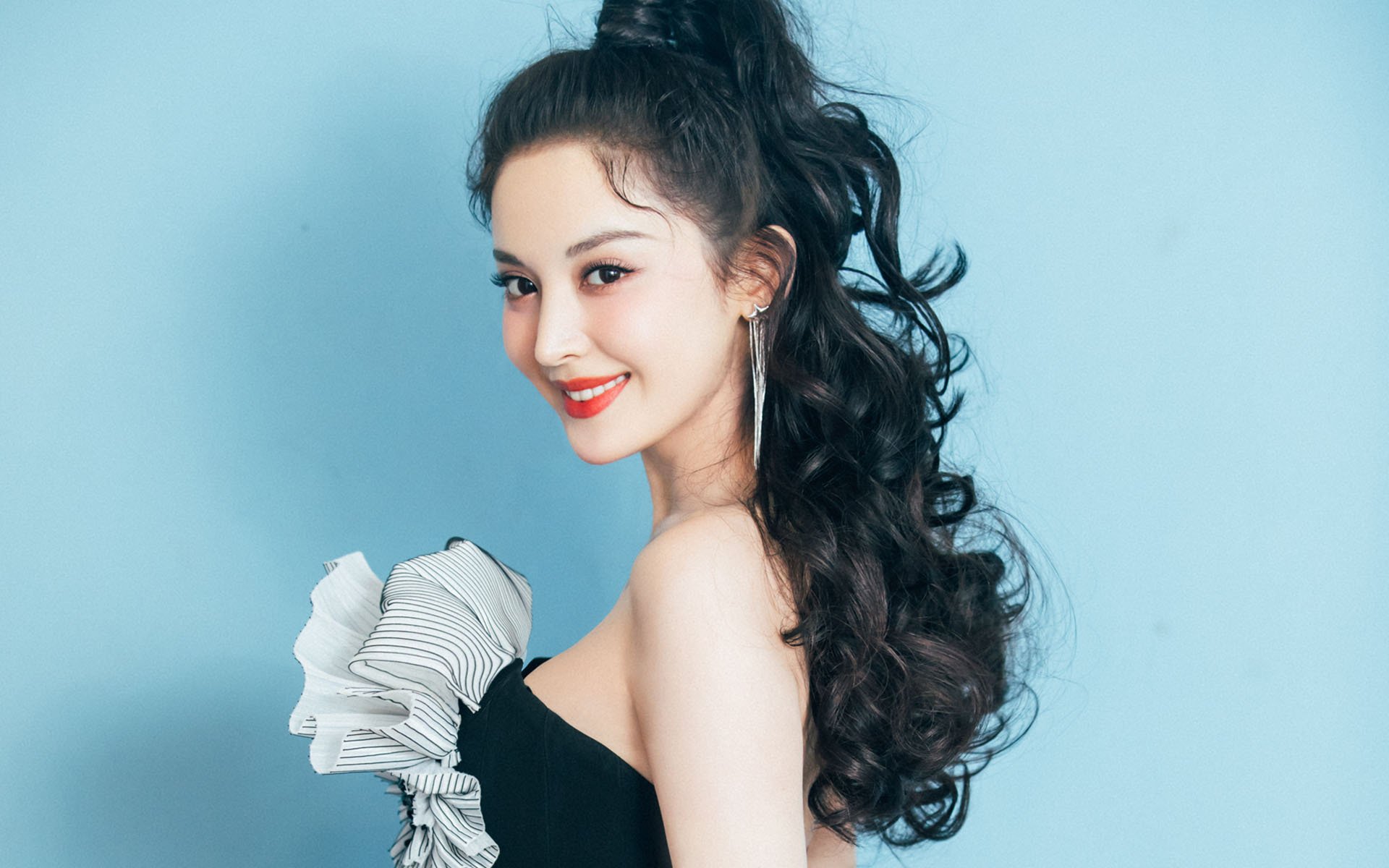 莫兰特独揽32分撕裂防线!黄蜂险胜鹈鹕,锡安空砍28+14