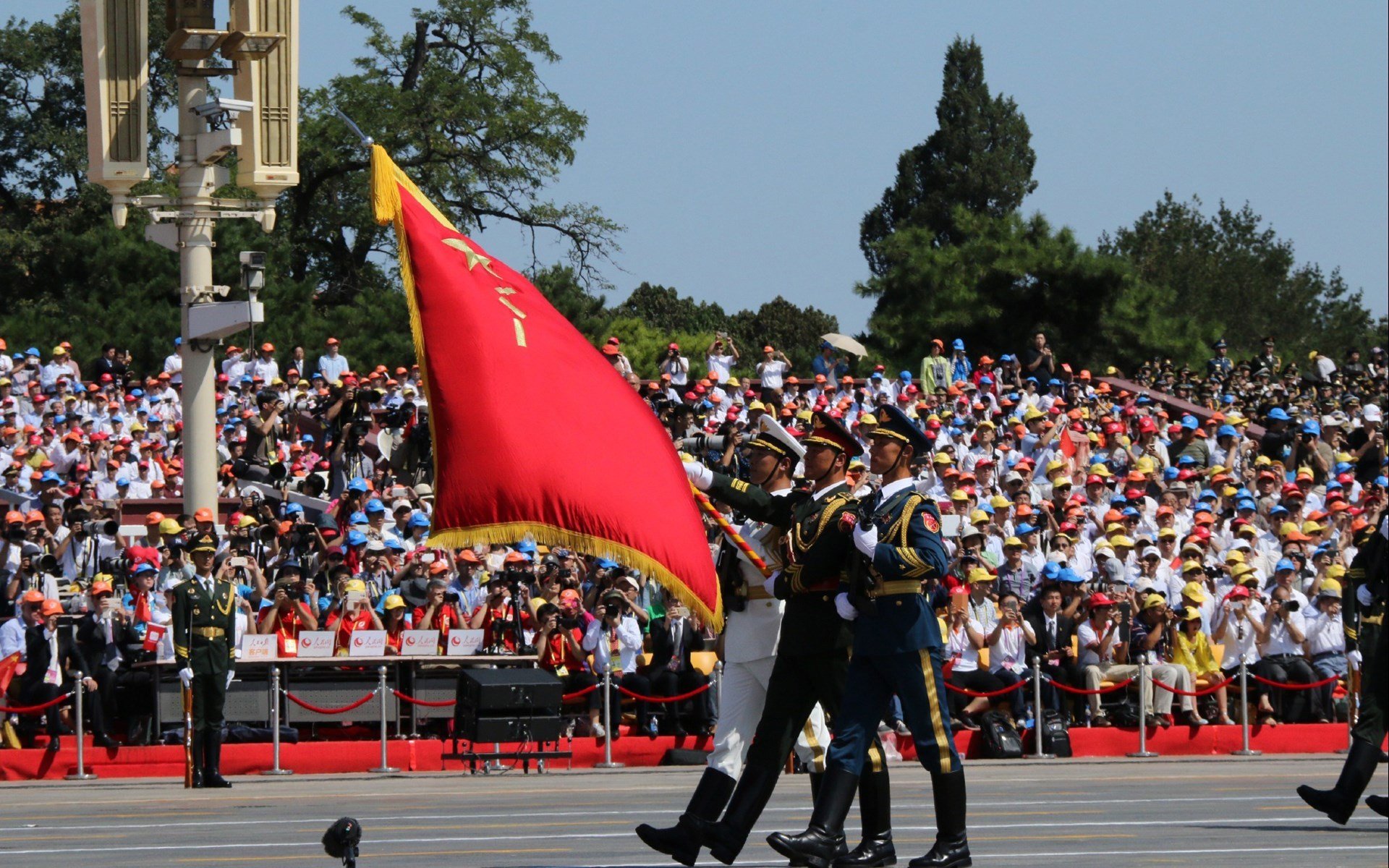 当字母哥闯入英超争冠之夜—曼城的希腊式怪物如何撕碎悬念